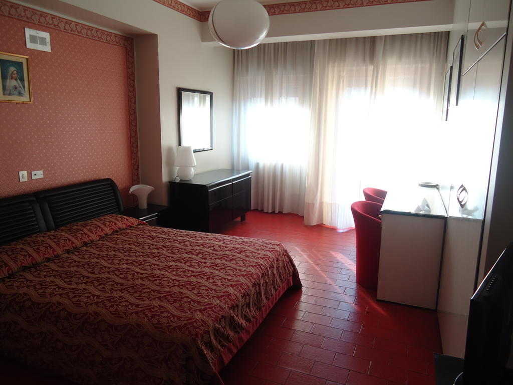 Hotel Ristorante Mommo Polistena Habitación foto